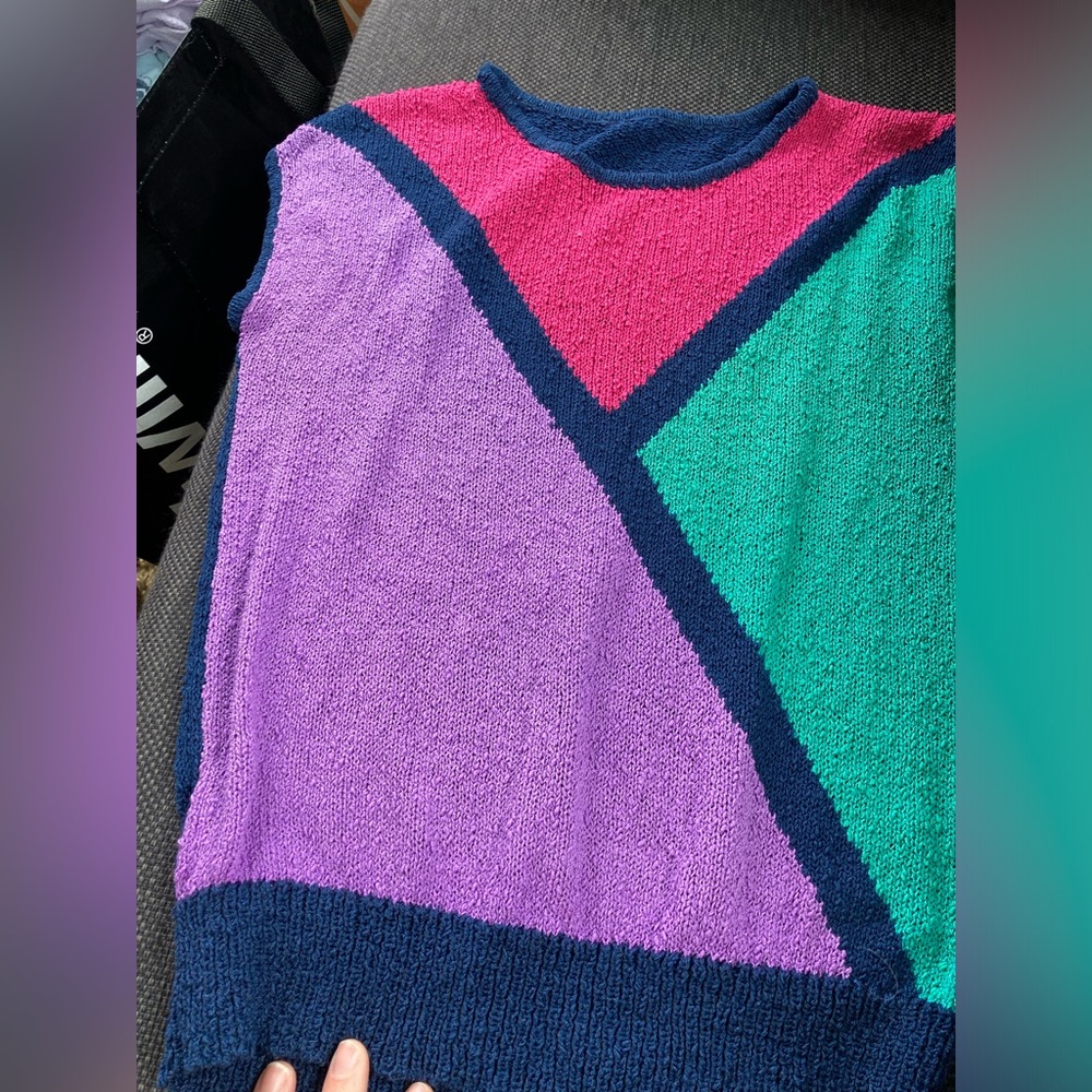 Vintage knit tank top sweater material but a tank top super cute no label